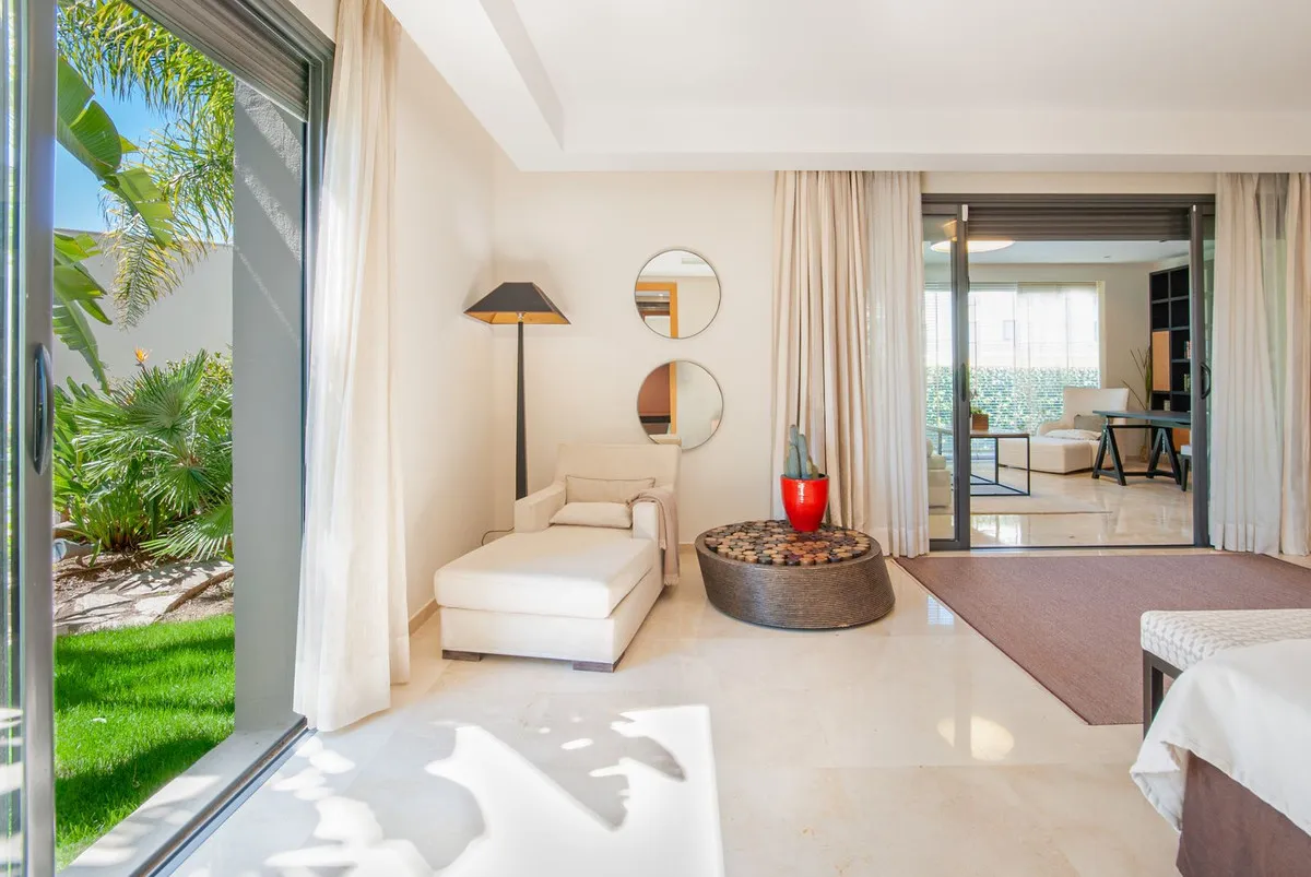 baeb0fe8-0d33-4984-869d-7f688bcbcf6f