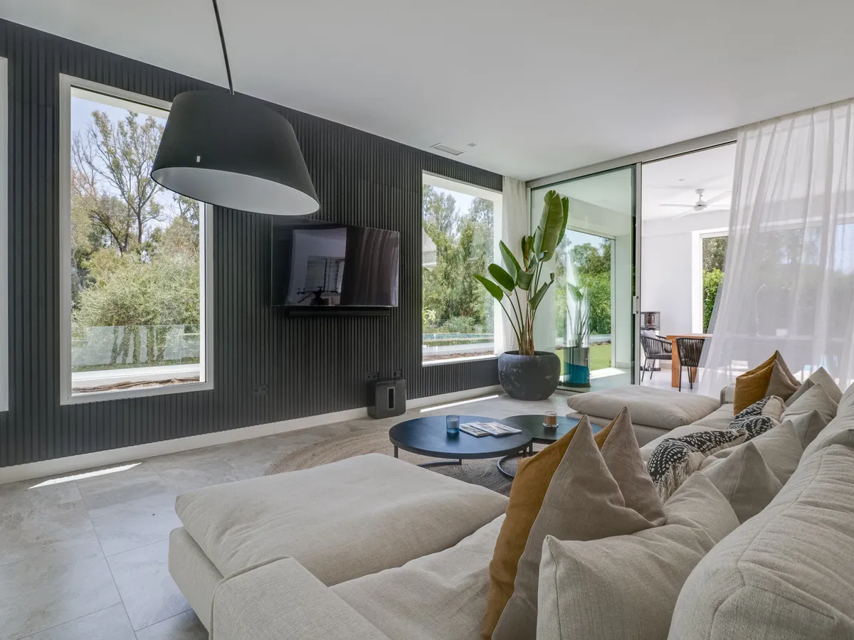 ee3d9b97-66b8-4b3d-ac56-6ee8cb22e9c2