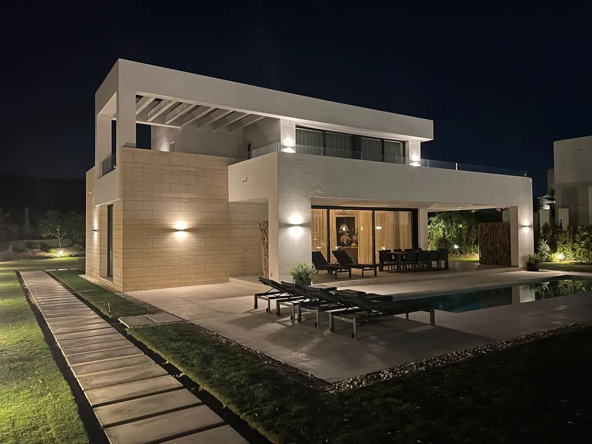 5b2f8de3-8d76-4a01-8281-e350c7e2d86c