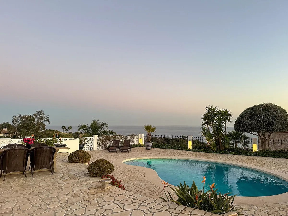 49543536-ddfb-45aa-ba98-3b810e640351