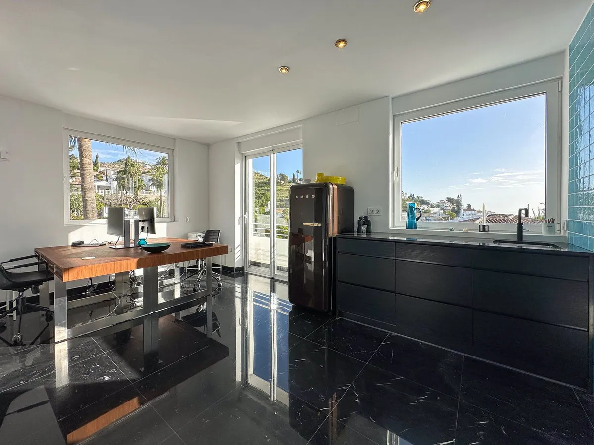 6017a2c5-d438-4fe5-8d42-f467d9742195