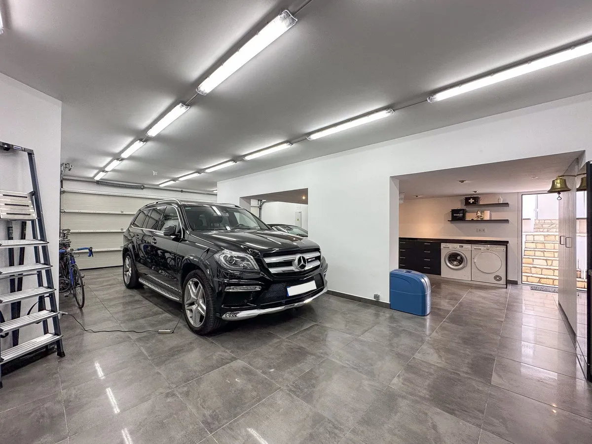 63ec5997-965e-40b6-83eb-70d3dafee861