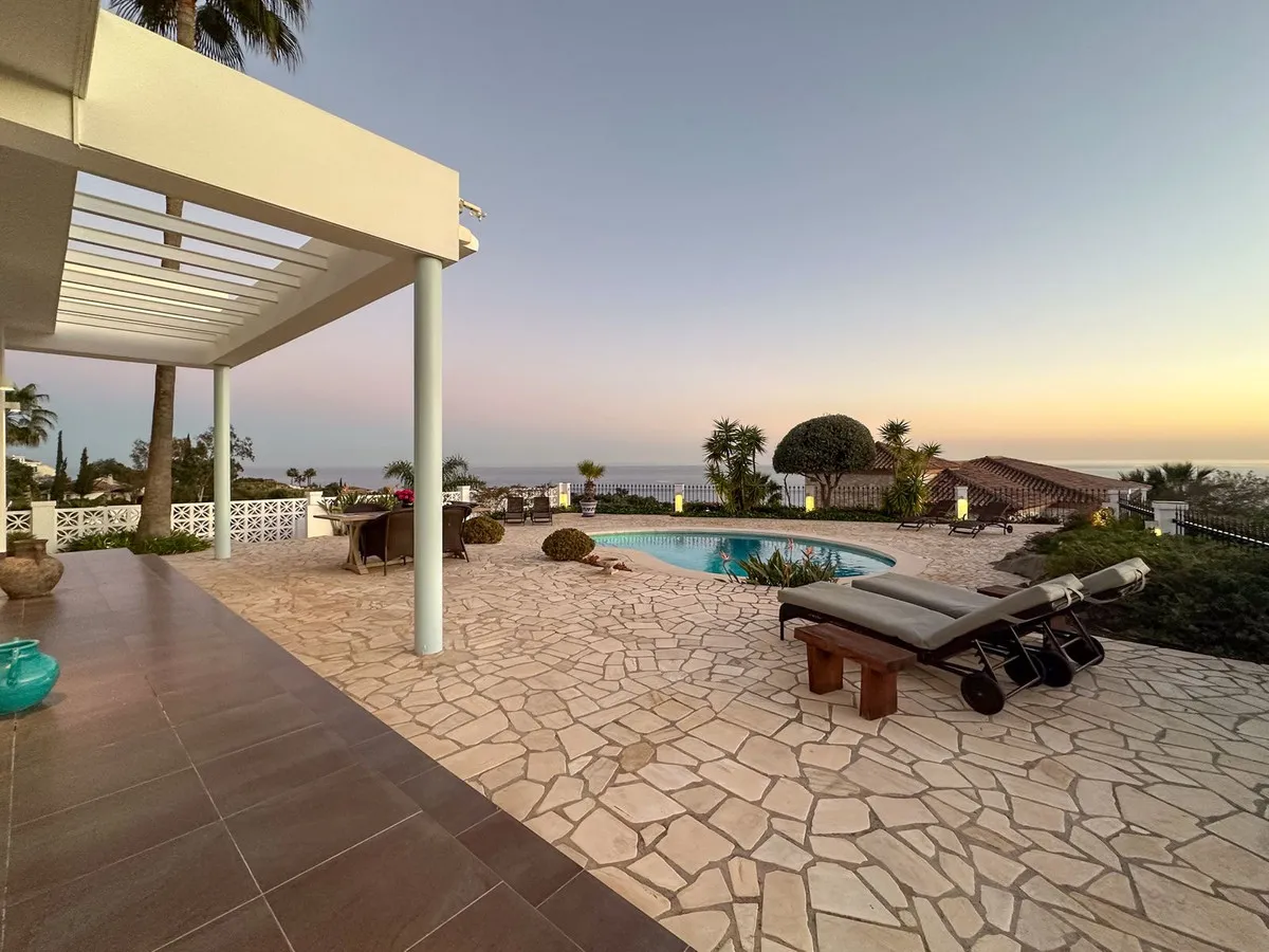 6f6a279b-df85-457d-809d-a370f35b1d3d