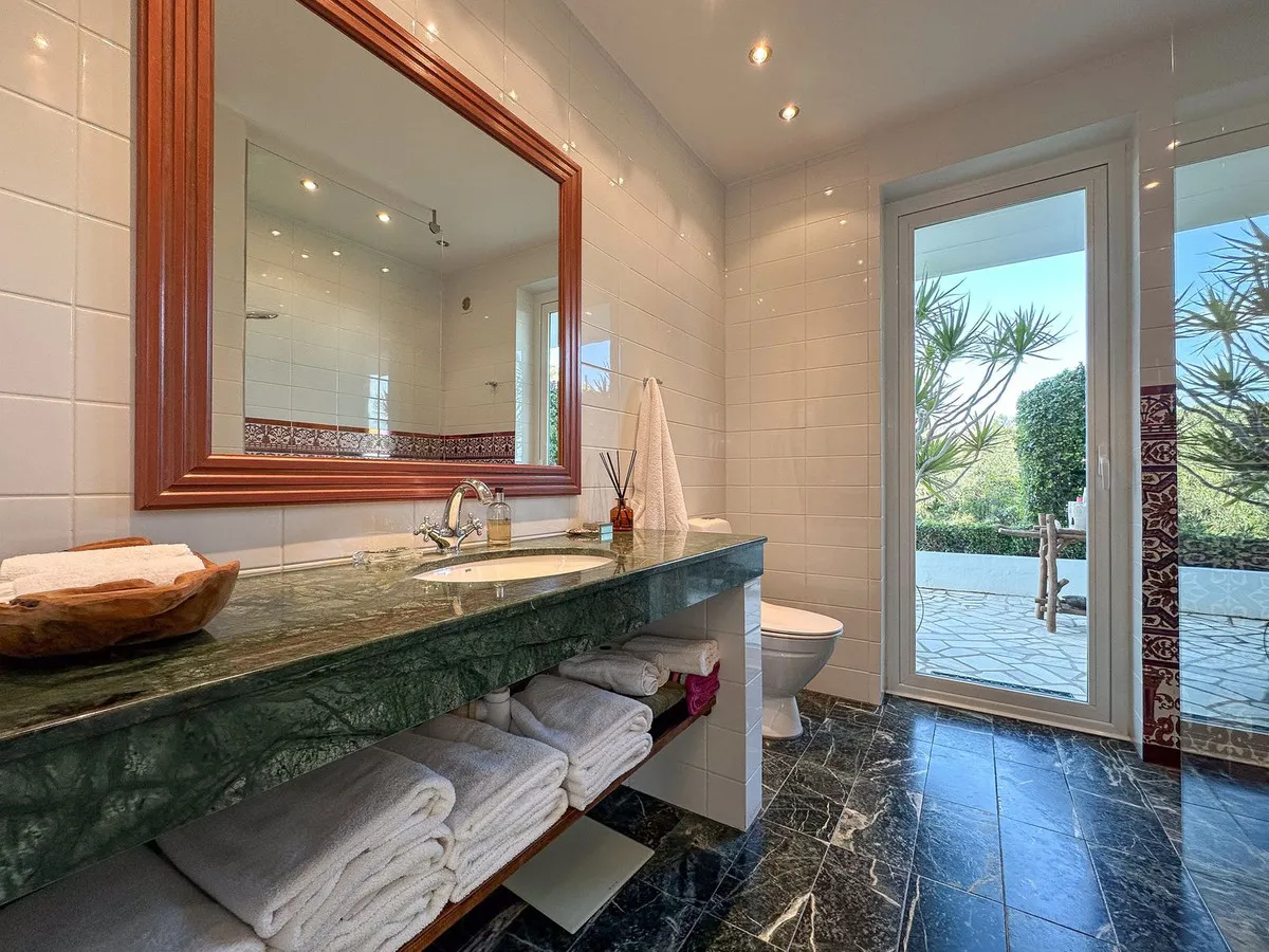 f701309e-f667-414c-935c-610c878b86fc