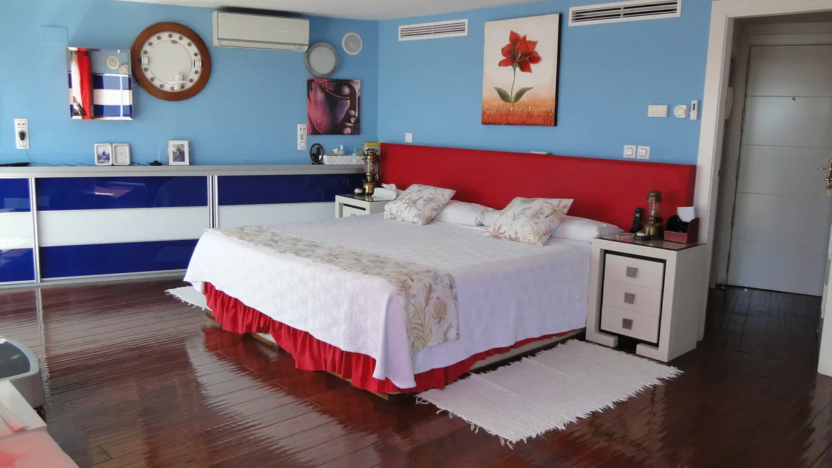 ea35666c-7c95-45f2-9ee8-88c9f2ef5463