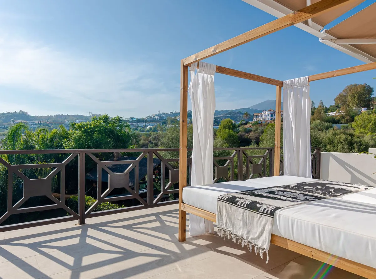 22f230e2-2520-4066-bf57-b3a04b5eba71