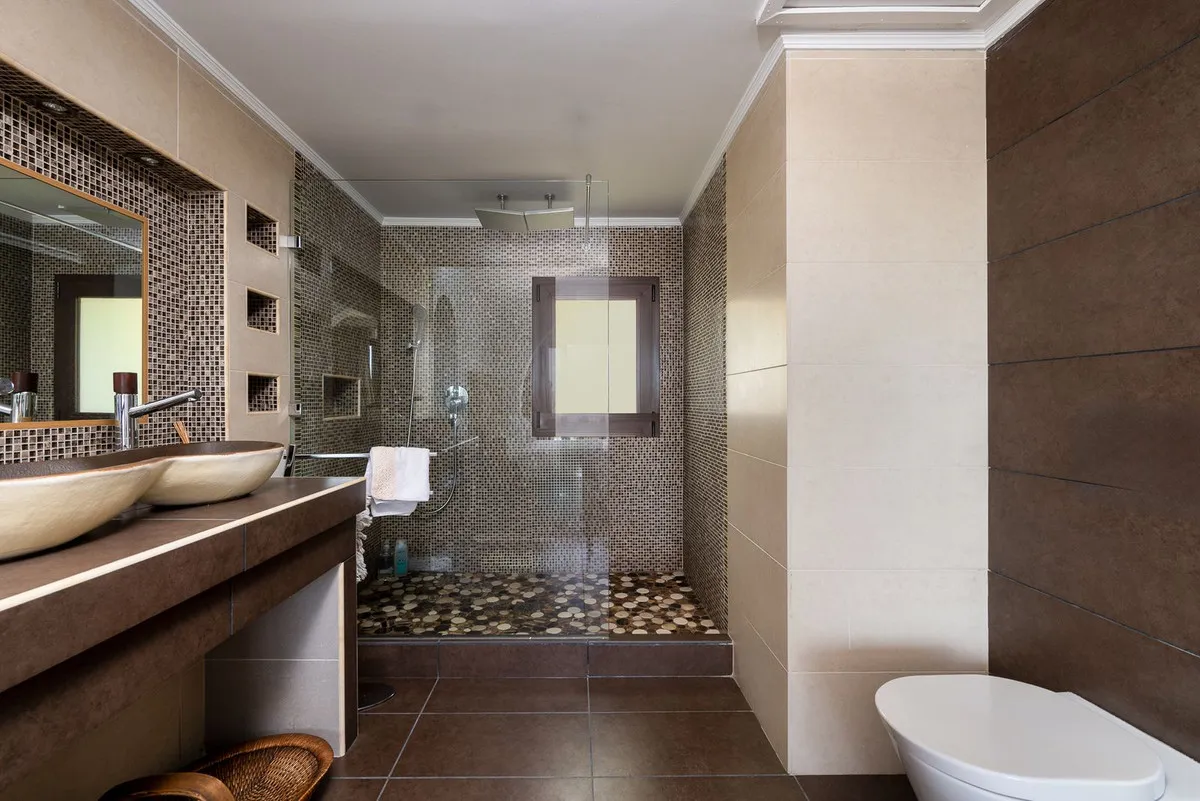 43c6b0c3-840f-48c7-82e9-916f9b681506