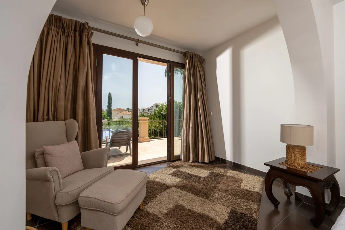 b8ae0308-b406-4969-8f11-7ae3a42bd1b1