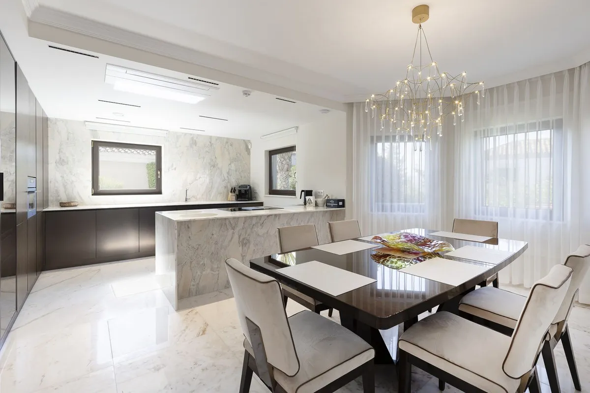 b59a8981-e159-42f5-a8d7-1f8c21a0e4e7