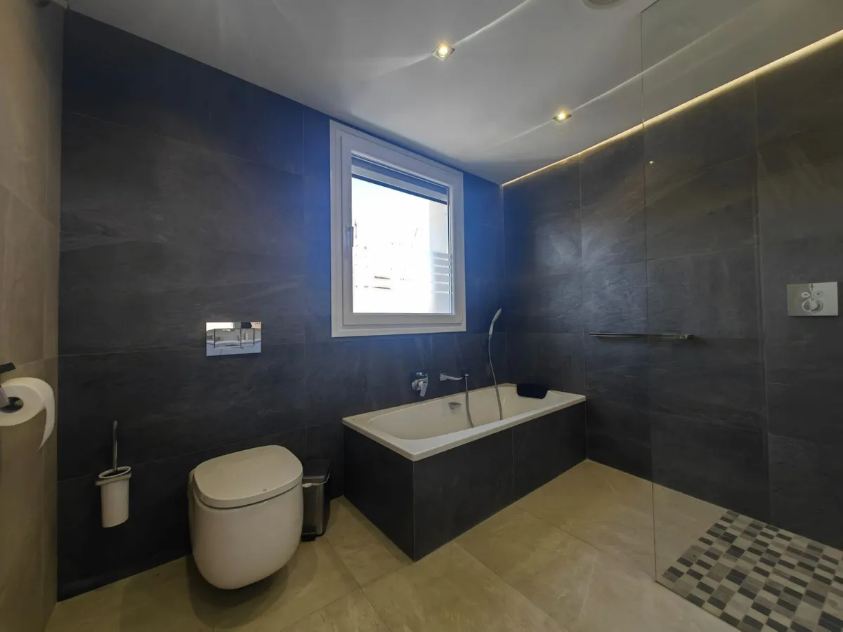 c70e6d9c-b106-49f6-bb44-338317b075dd