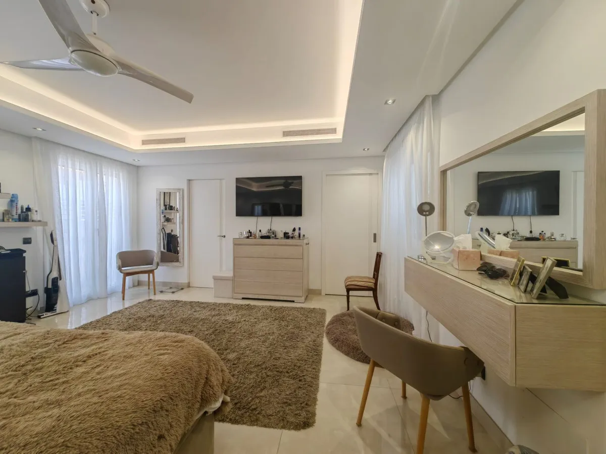 f04b0f5e-c335-4249-b86d-d407ab2440e9