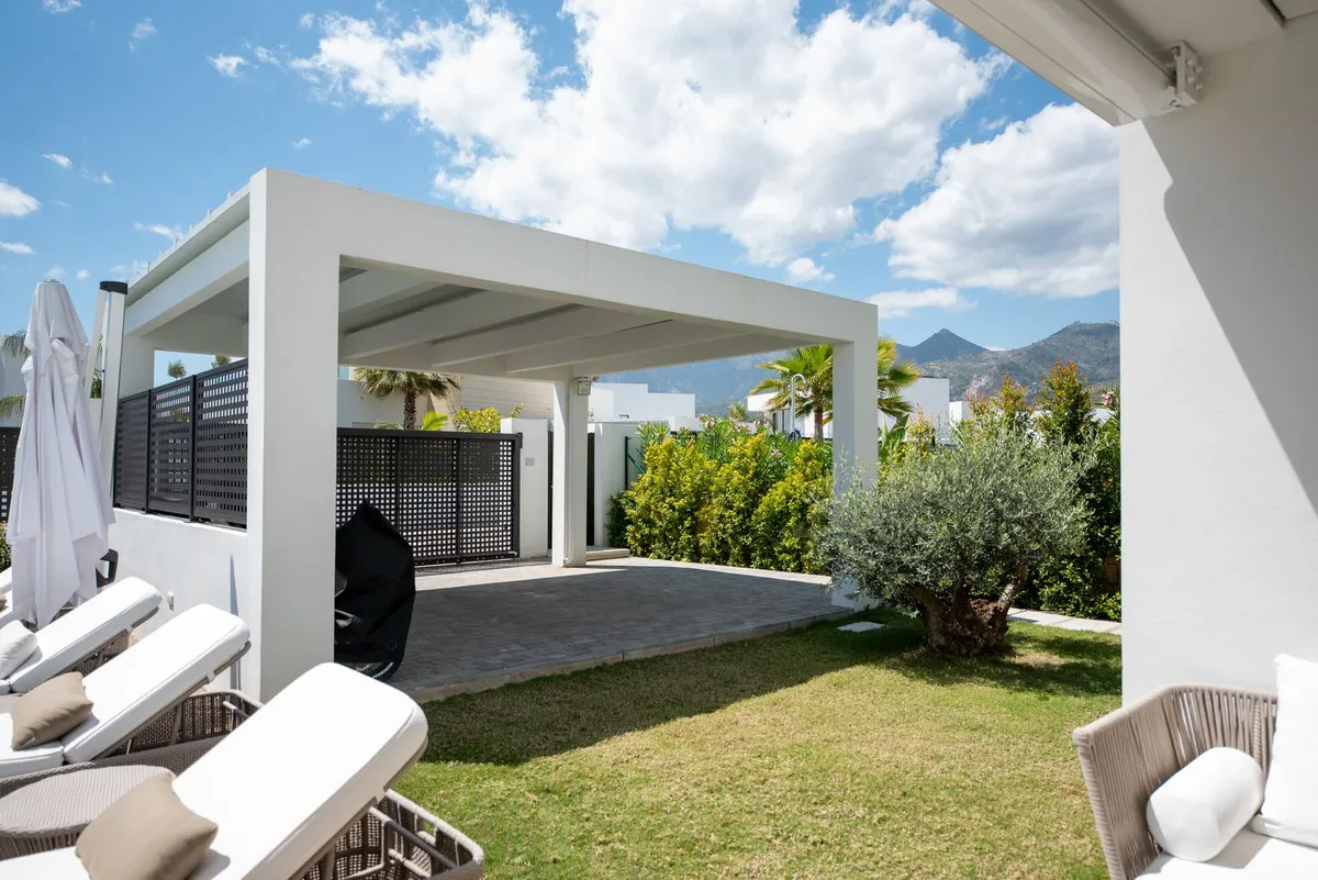 ae8247ce-8876-4722-93e1-4bdb87b55635