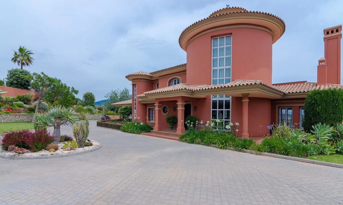 2d2daa33-6465-4f30-a9f5-9d45f6985072