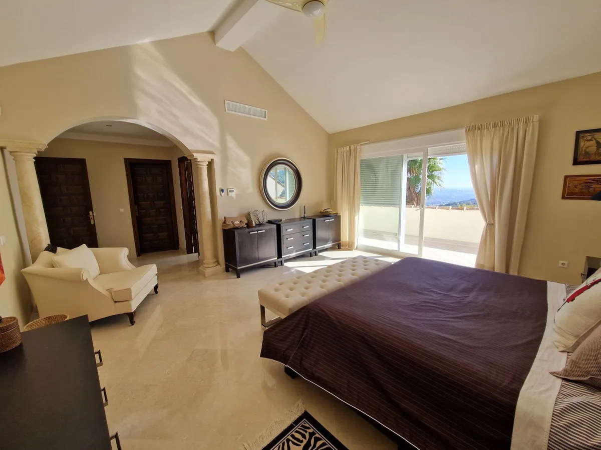 036eeb4f-296d-43e5-9ae4-95efdf0552b6