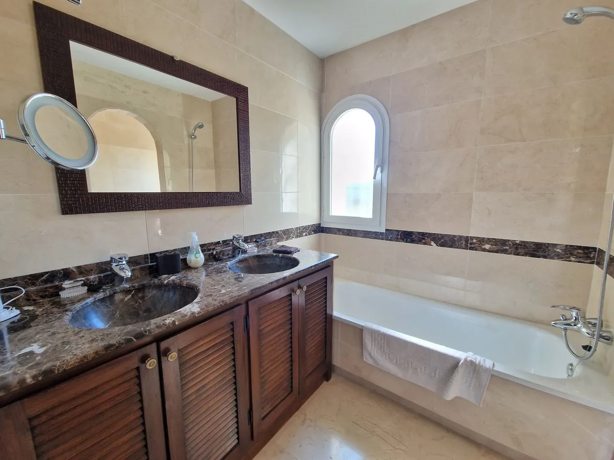 568b8fe5-a1c0-4439-8ad9-5ed5774abb60