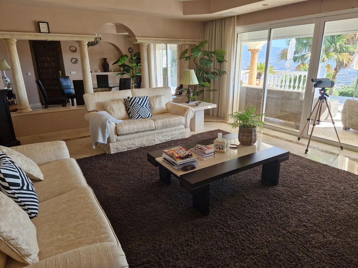 8d8093b7-bc0b-44c8-8728-68d9e6b9fabf