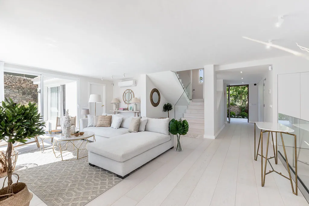 b4d34eb0-18d3-41f2-b561-06900675d2d4