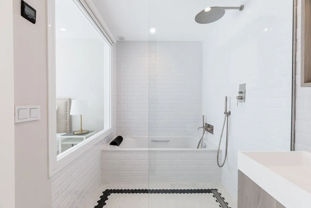 b8d8a9ab-da3b-46bd-9013-51c29c291894