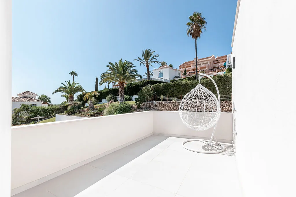 ca73f504-1d46-49b2-8788-a46d372500f3