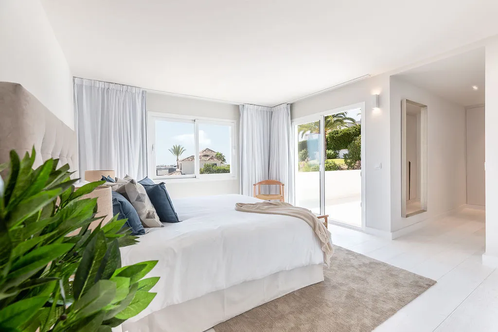 d6fe7db9-a030-4b13-9c71-1270e787eeee