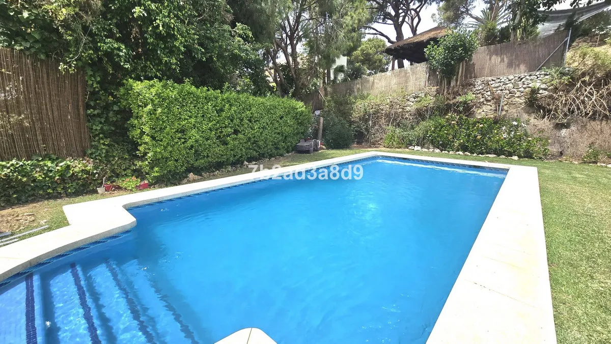 4c8ff1b2-6446-4c25-b489-16b909879eff