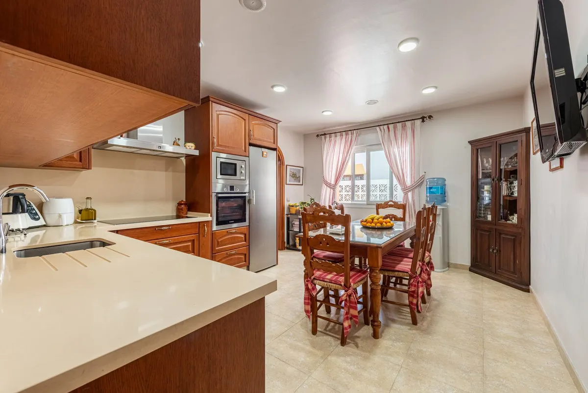 7a490c6b-91c5-4c7b-8ea9-62a796f065a3