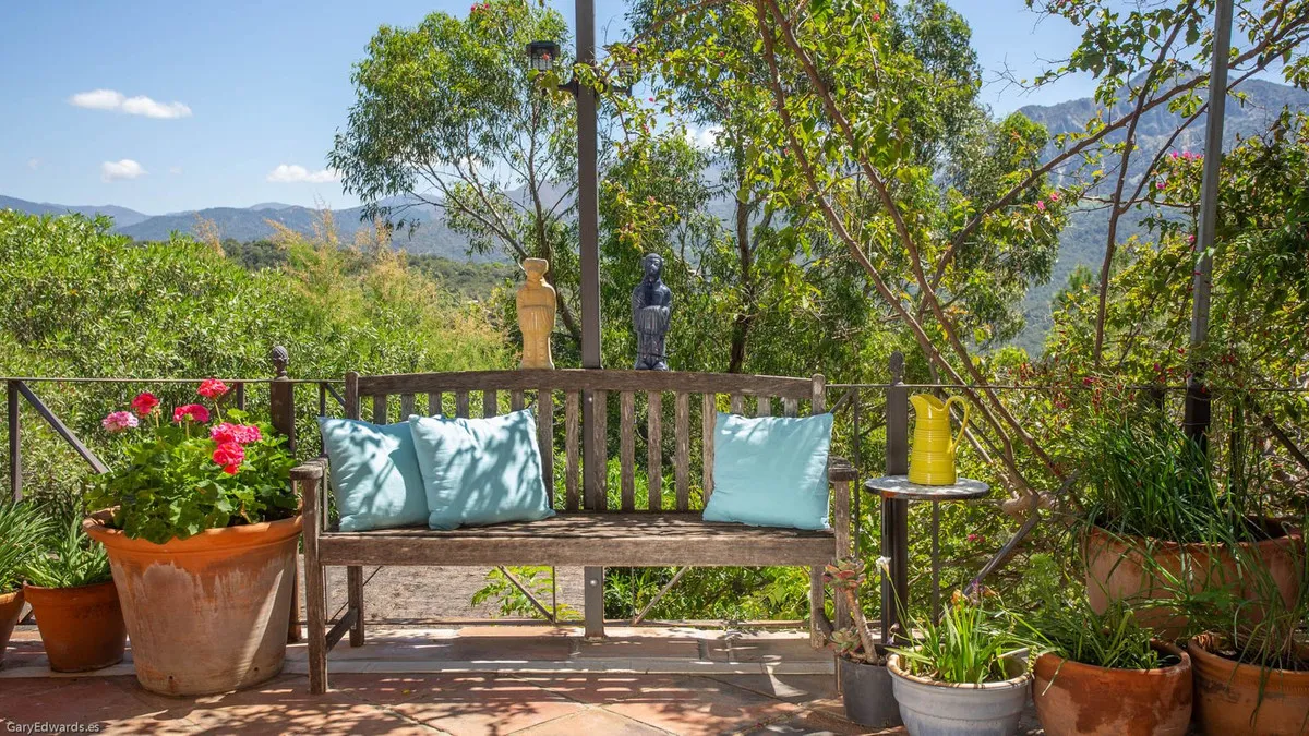 d253e215-b628-4c7f-8099-4aab2e1d5307