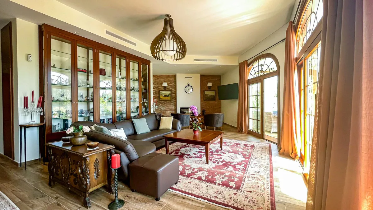 7ee12d75-7acb-4ff2-9b5b-610ad10a38f7