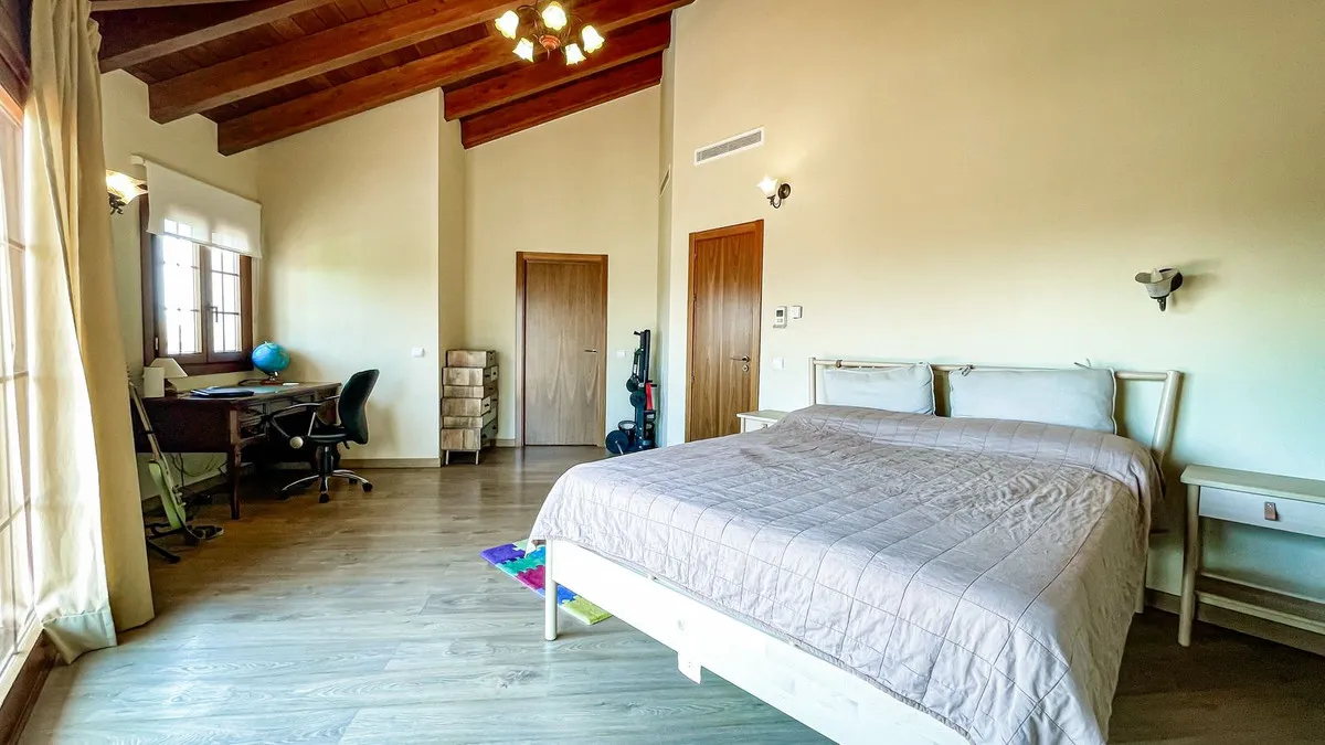 9edccb13-f20e-4239-a4e4-b4462c996c12