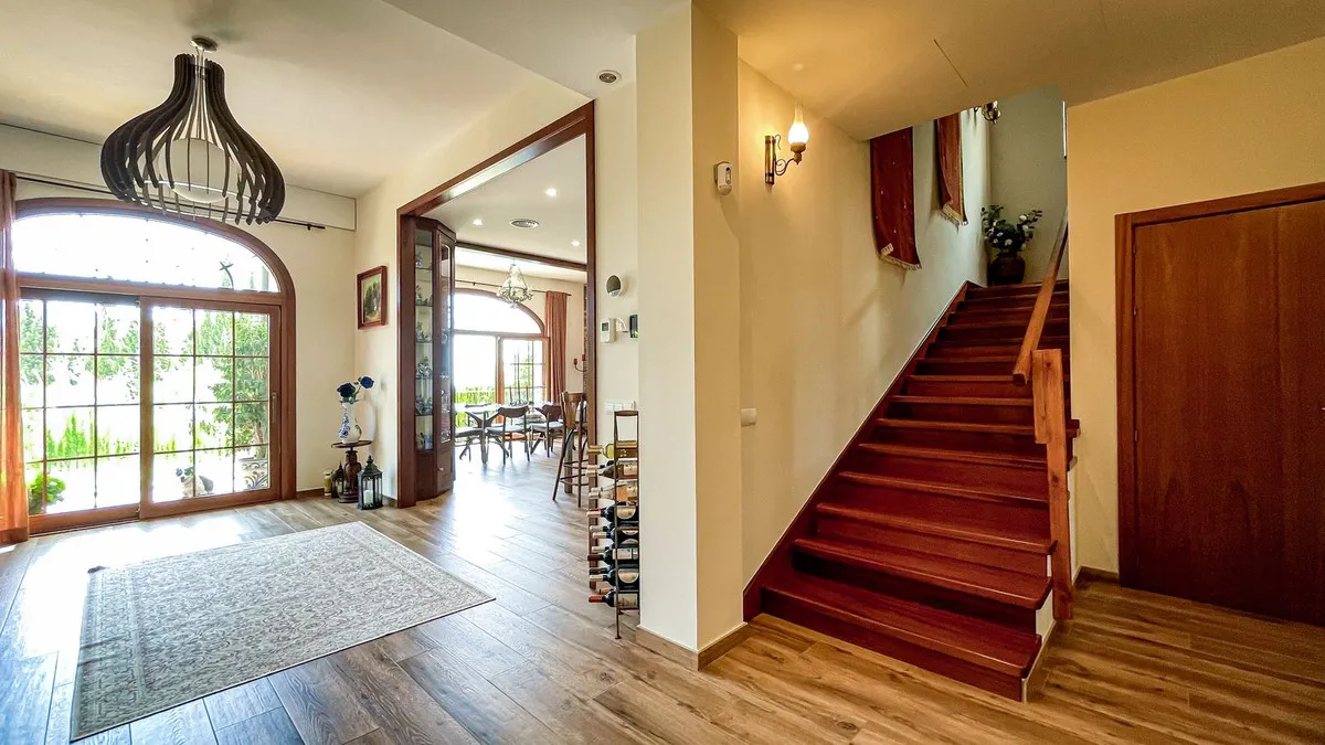 efee3e92-4fee-478c-8a07-cfeca049eee1