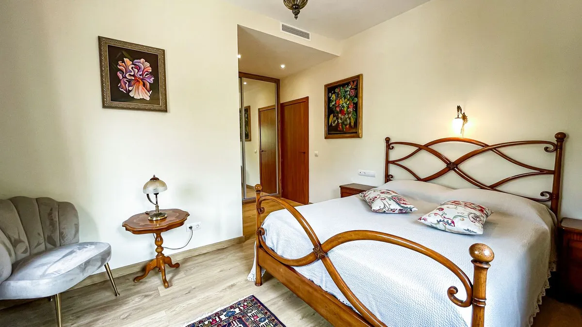 f2f69fc9-1783-4ecf-8765-1aff5859830f