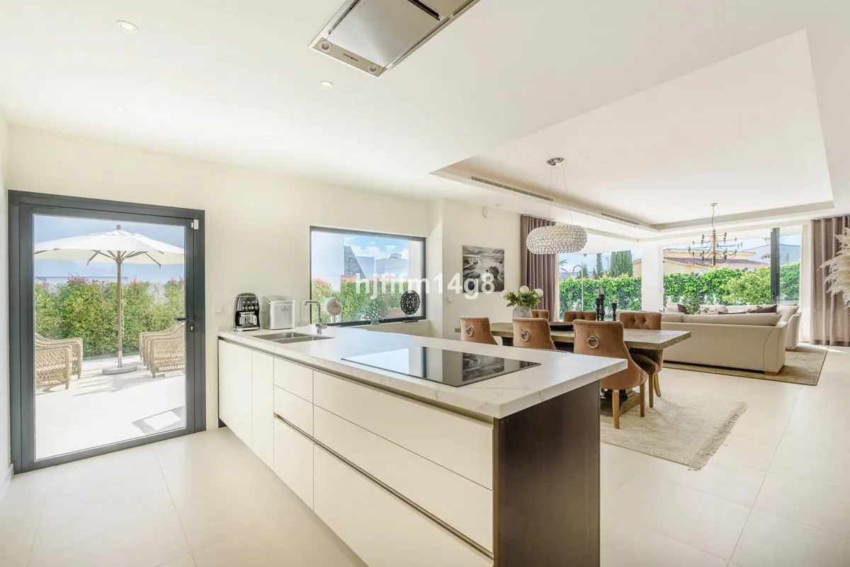 0c1b5ce6-5151-4112-a9c4-83c7a750b962