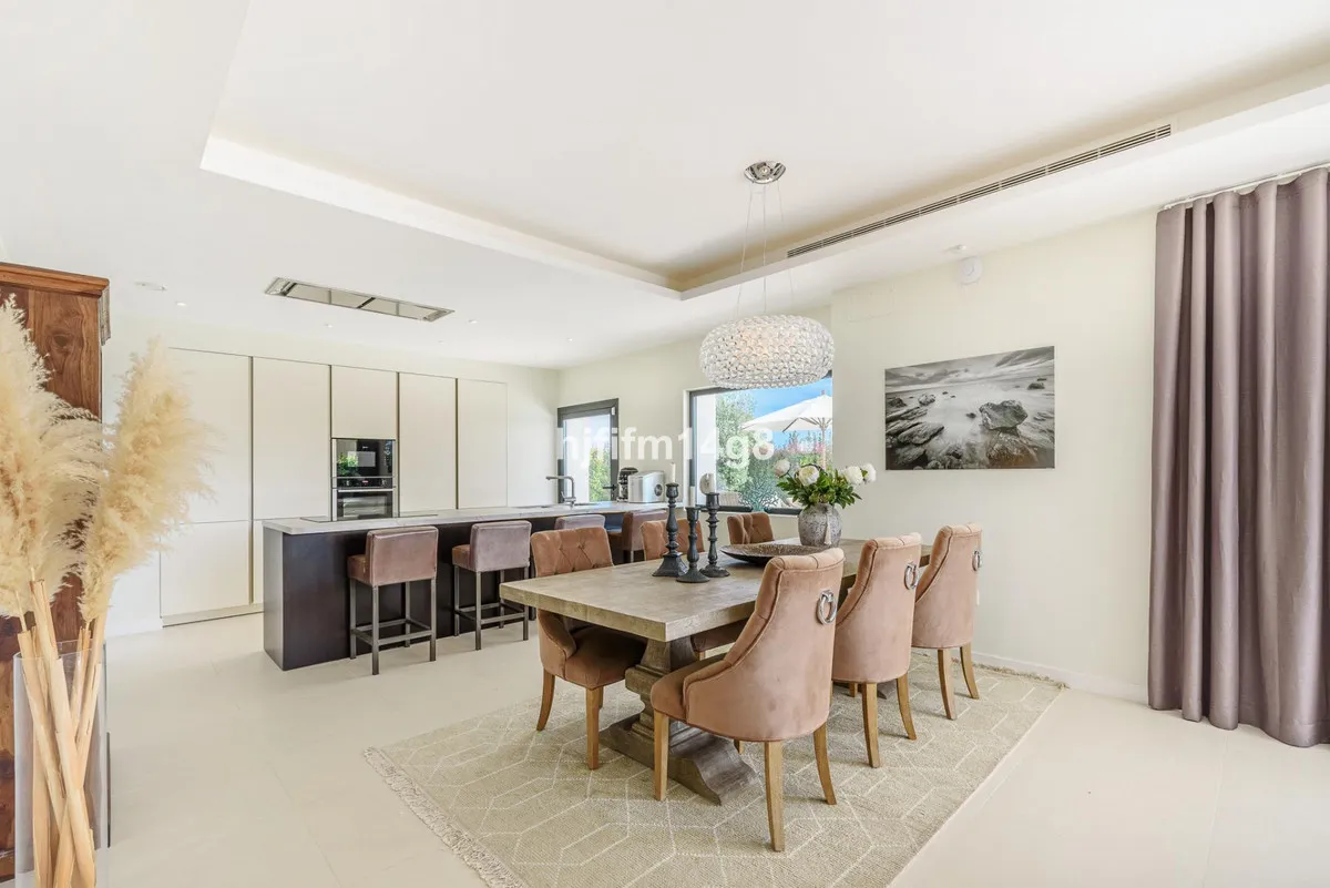 97f8dd0f-7324-4b45-be35-11f5b7042b3a