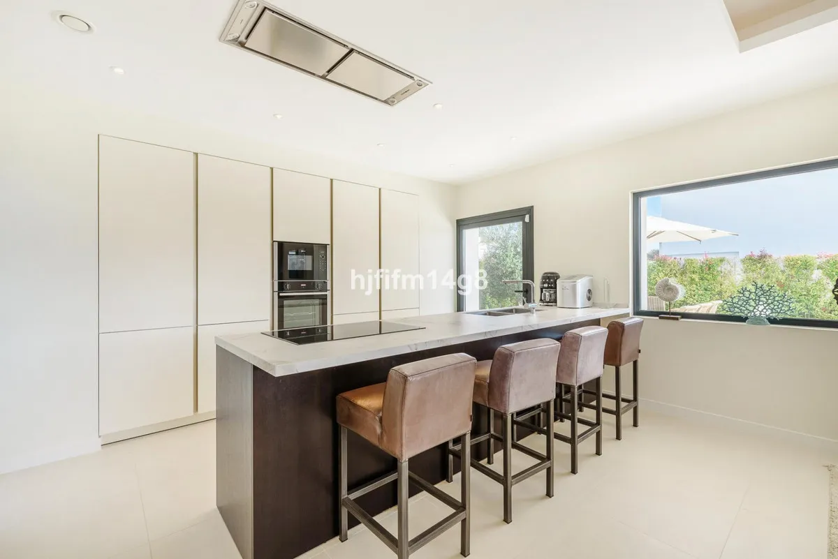 ee1c4a61-f264-4e31-827e-593203d5df43