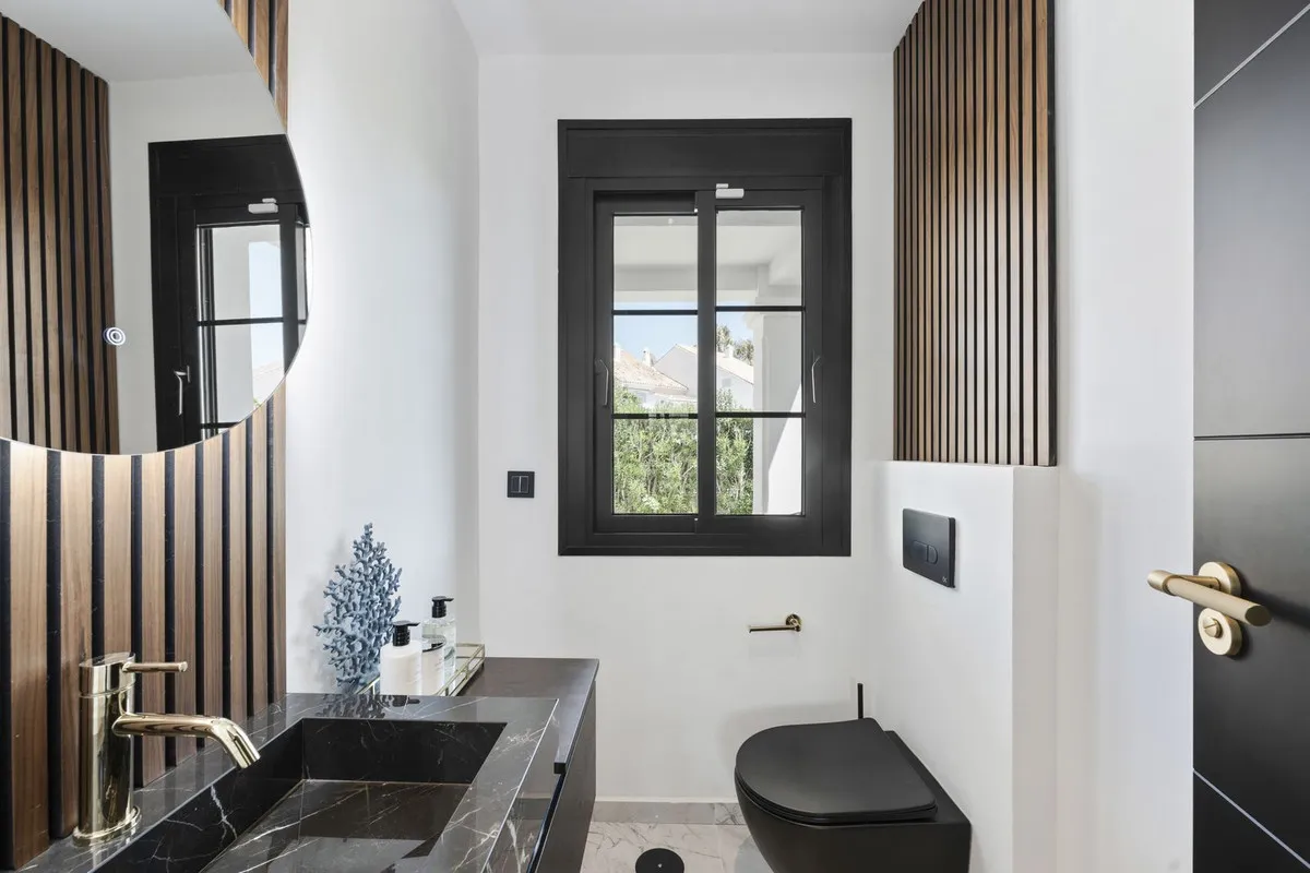 61937661-31d6-49e1-b3d6-5c295c21e1fc