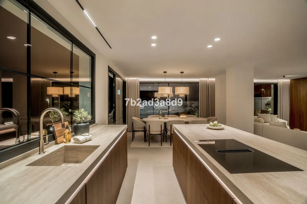 e5565d08-5249-458a-b8e9-5a25782cacb1