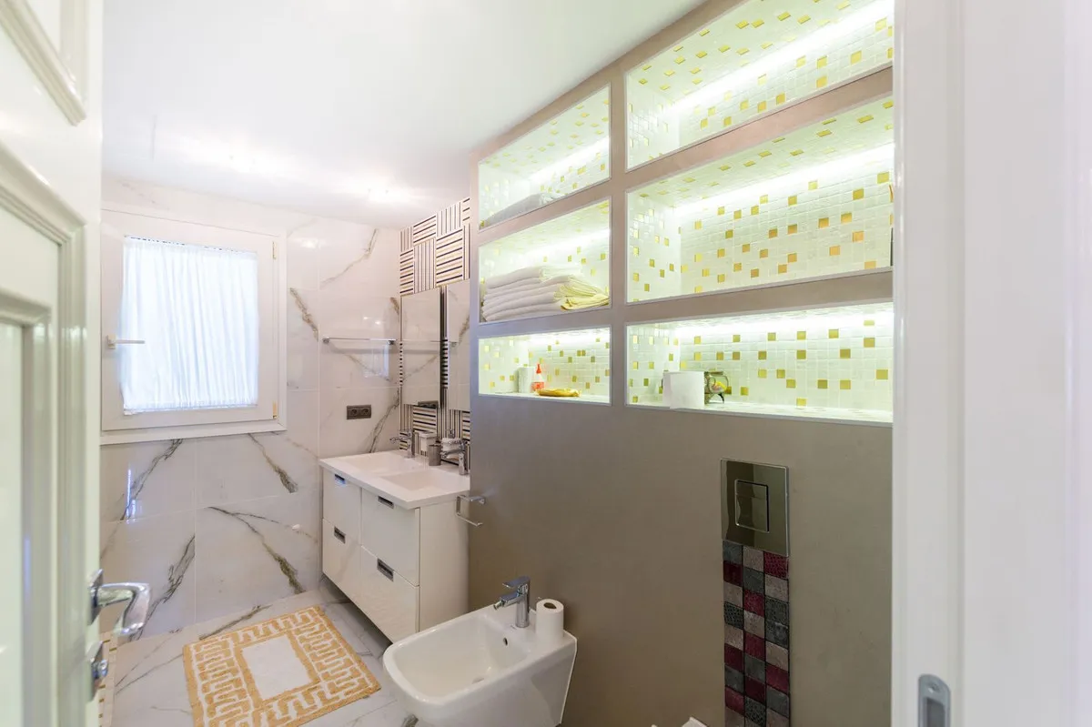 db299563-bbcc-4cea-a882-47c9e1f89741