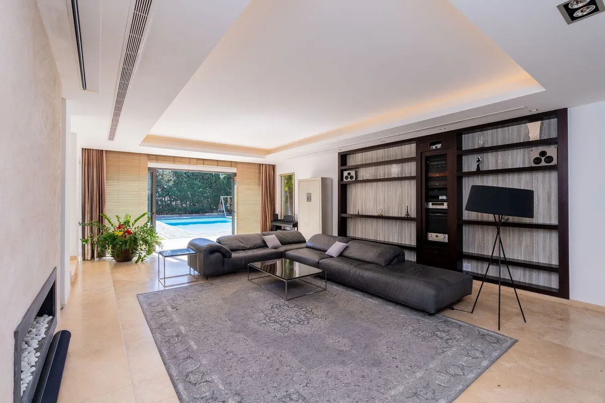 1ecdf5b8-c122-4913-8bef-2af1be043225