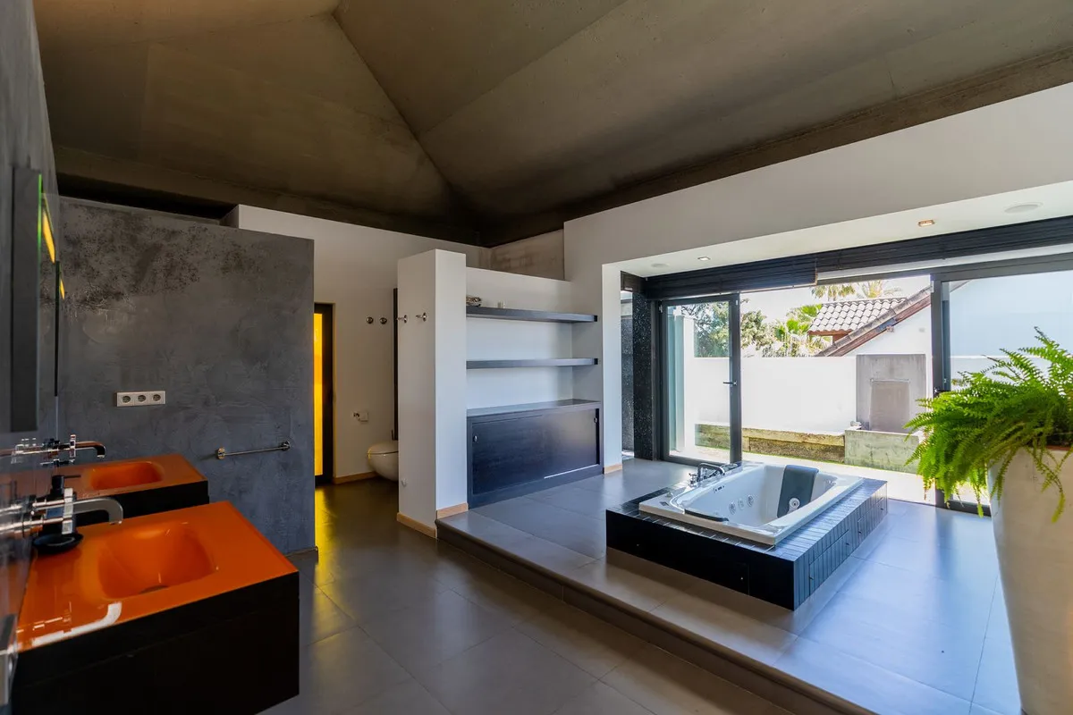 67dd0cc2-7860-49b9-8c7b-764941e8d240