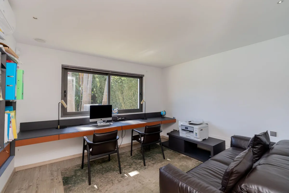 dc46a4ce-581e-4b88-83d4-ecade76fc2e0