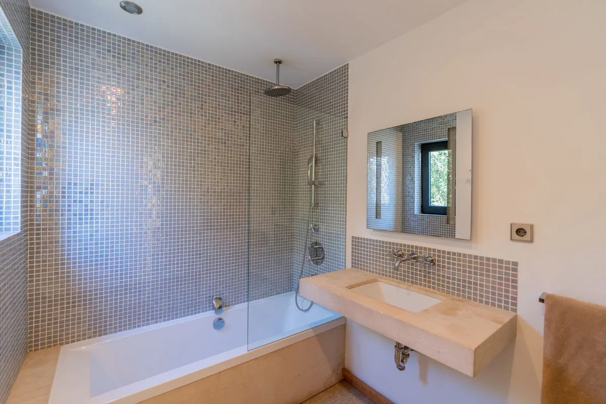 ec98fc63-7906-4e8b-a011-074412413d58