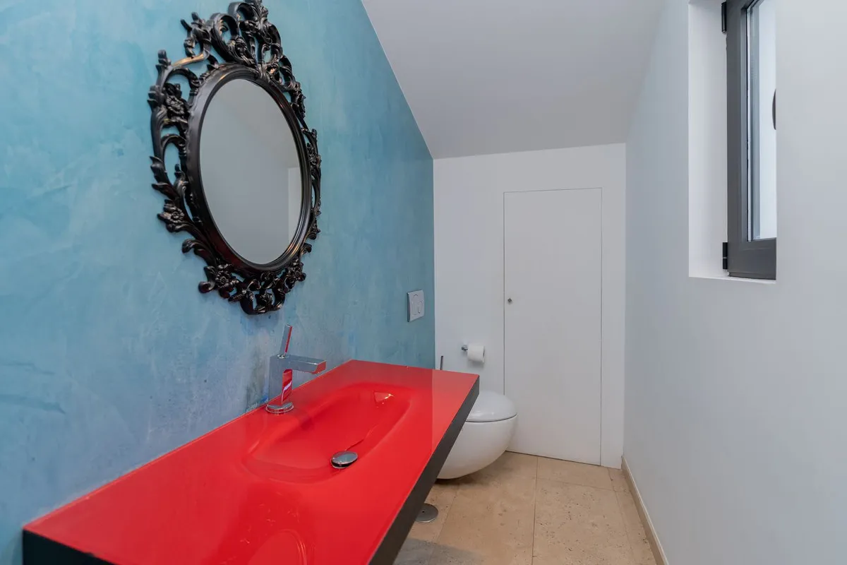 ee231719-039c-4023-afb7-a6e67fb83a33