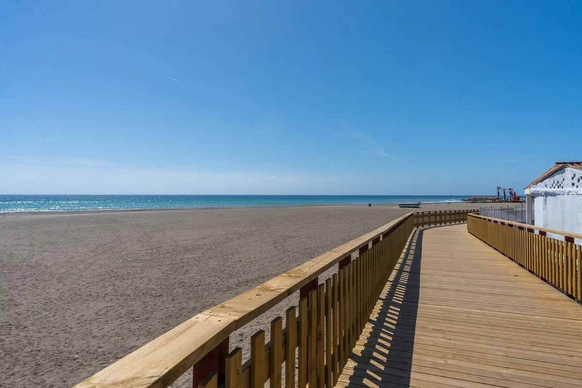 f4e440db-40b5-4dd4-b7dc-0ab38c628fec