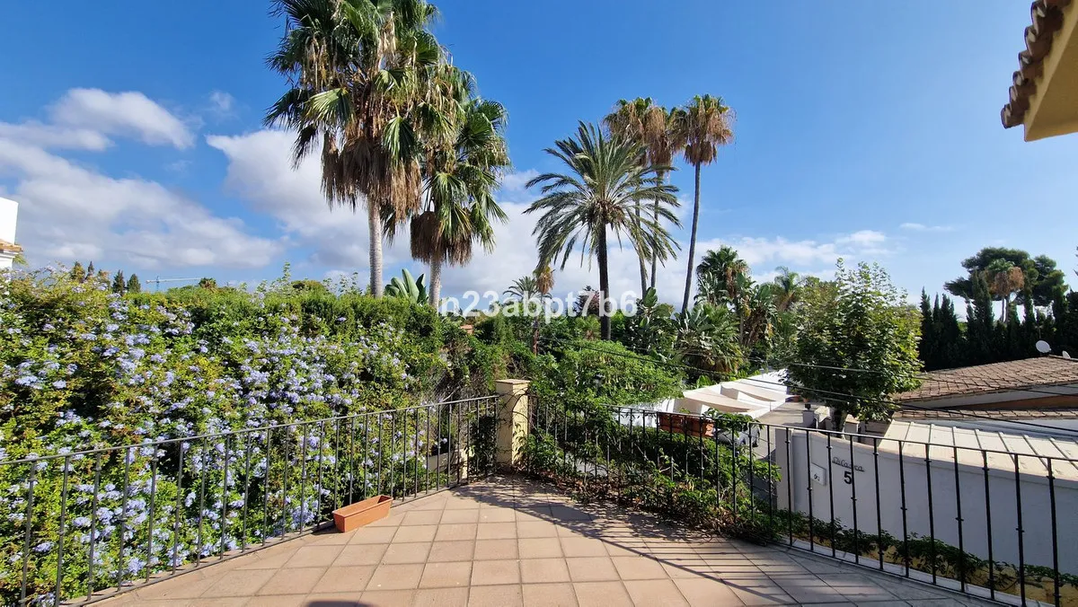 eadb0941-db67-478b-bf4f-2bc7347c238b