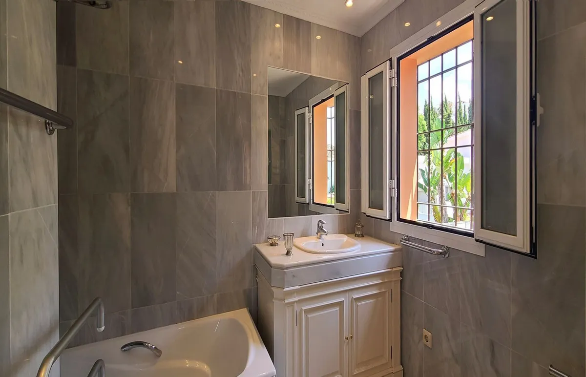 80c7837a-bcab-4f3c-ad66-09092c329e14