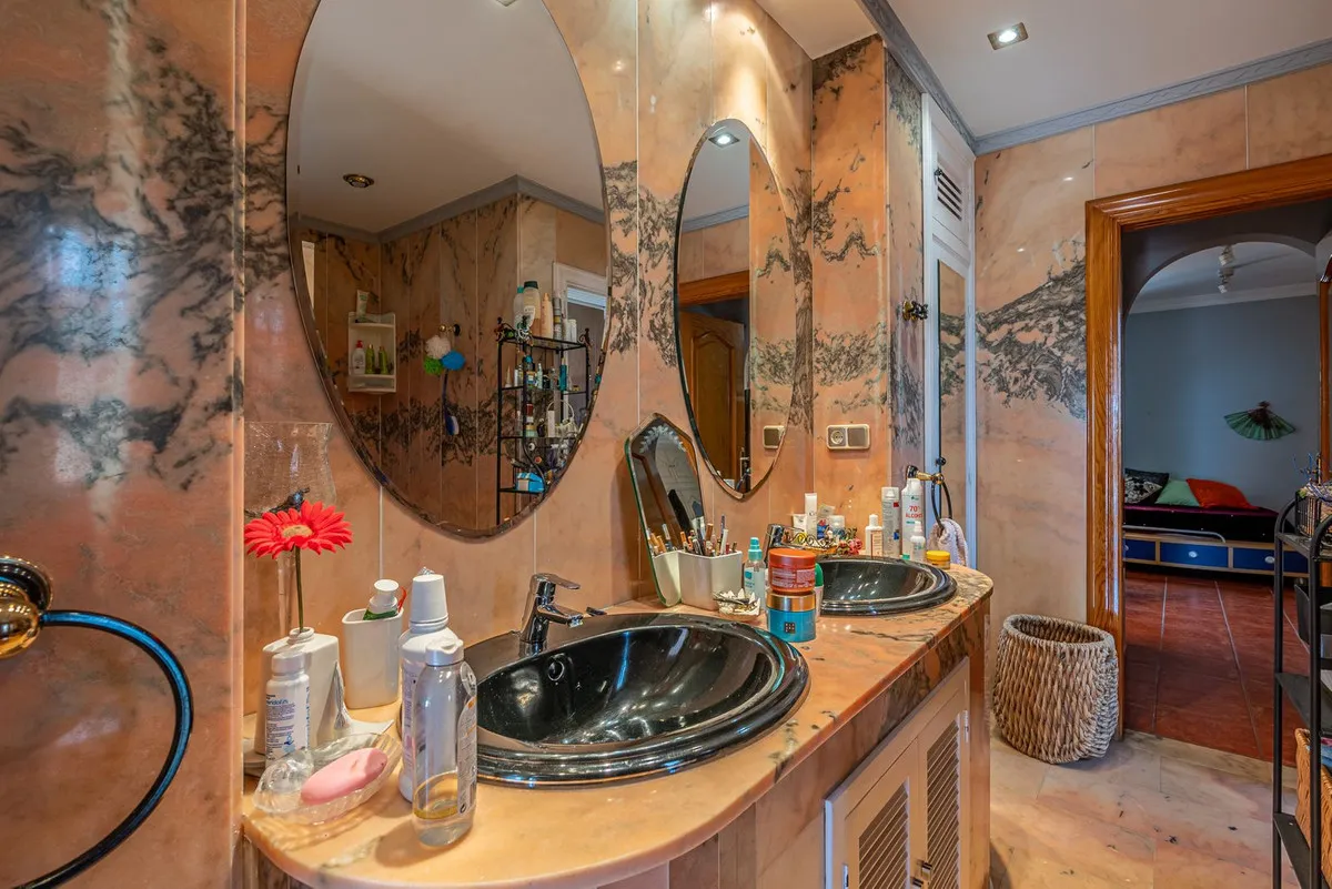 f04e6dd8-5bac-43a0-8046-dc7b283ef052