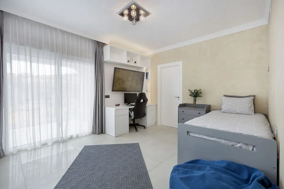 0a4214e6-e2a9-4c28-9fa8-b75af0dd2adb