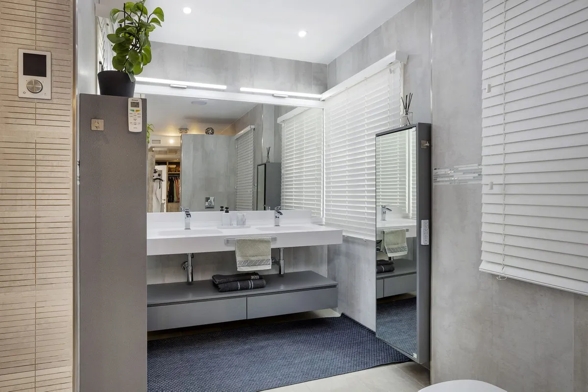 119b53ef-ef86-487e-8f75-364b36a722e5