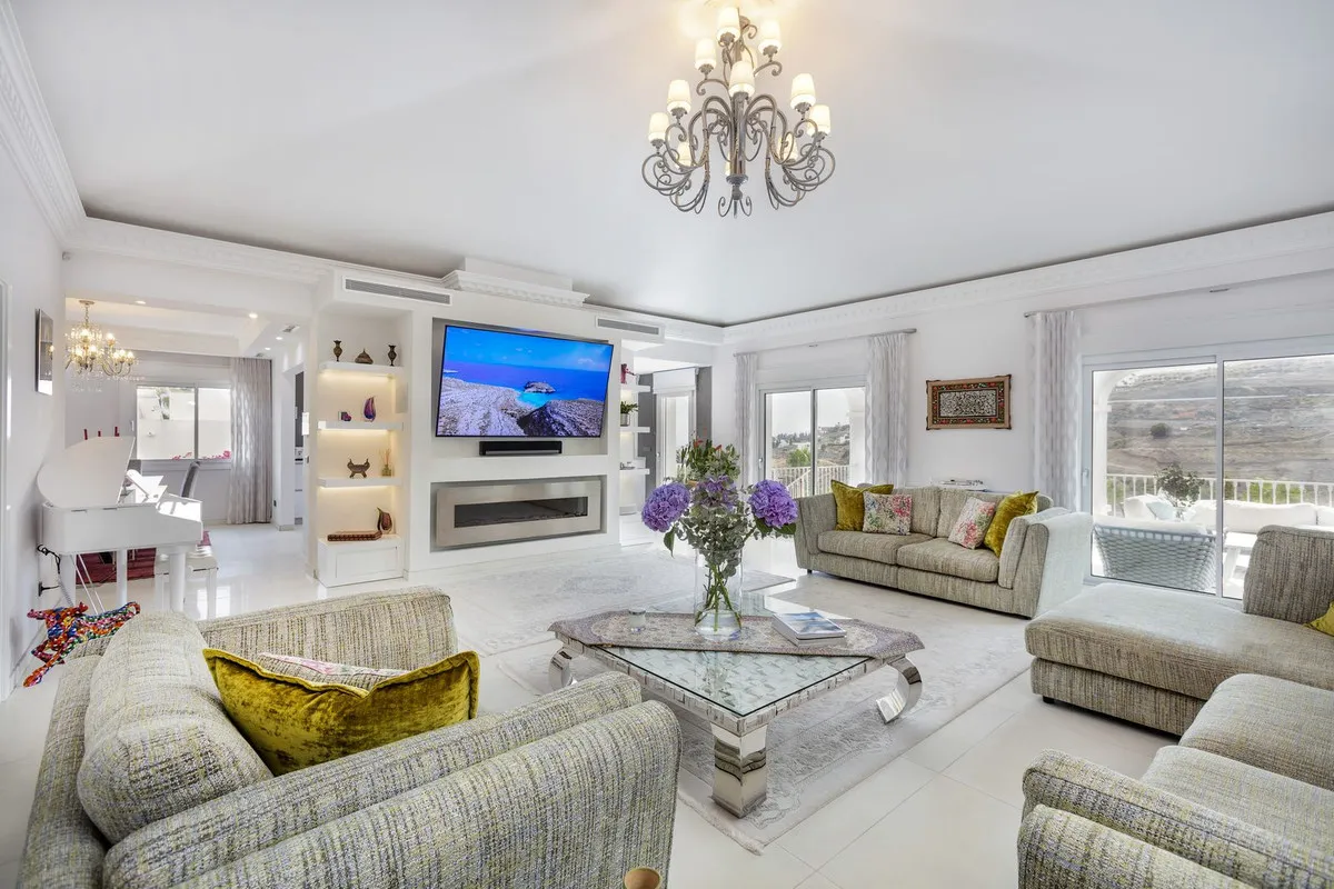 83e8d743-1aac-4f70-9a61-22e349601295