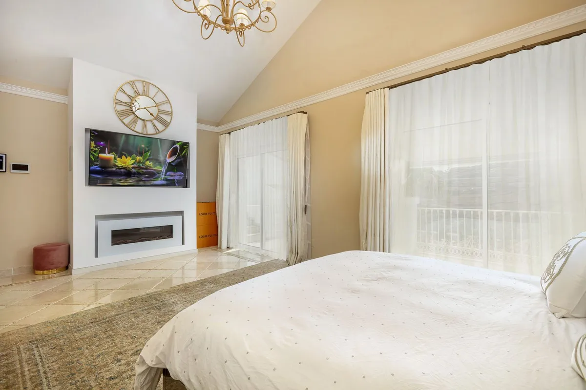 ddc786c4-a068-4821-a05e-6ae0d9fb1314